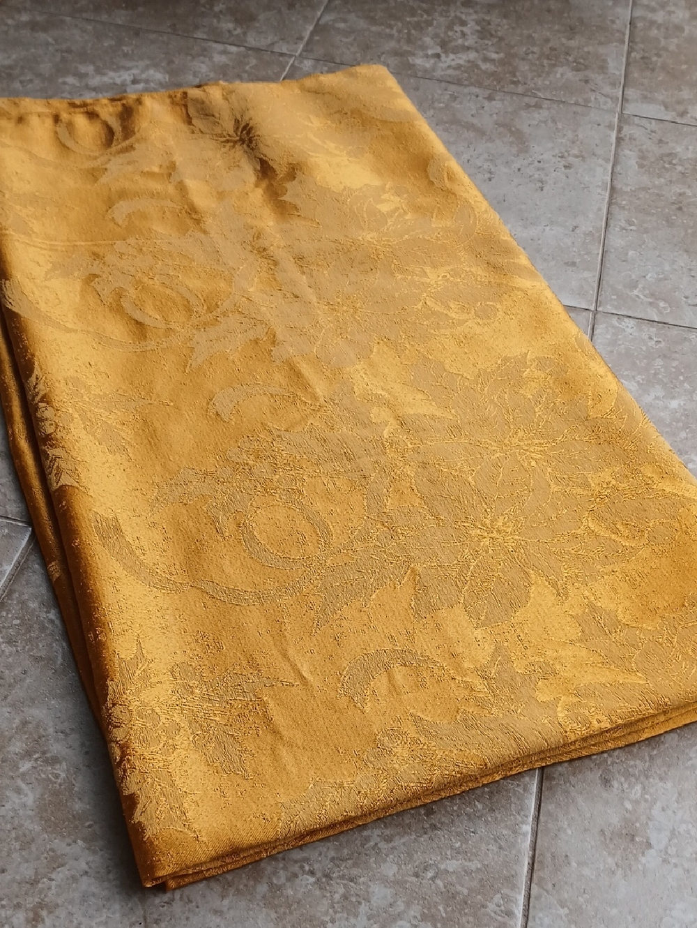 Golden Yellow 94 X 56 Decorative Jaquard Poinsettia Holiday Christmas Tablecloth